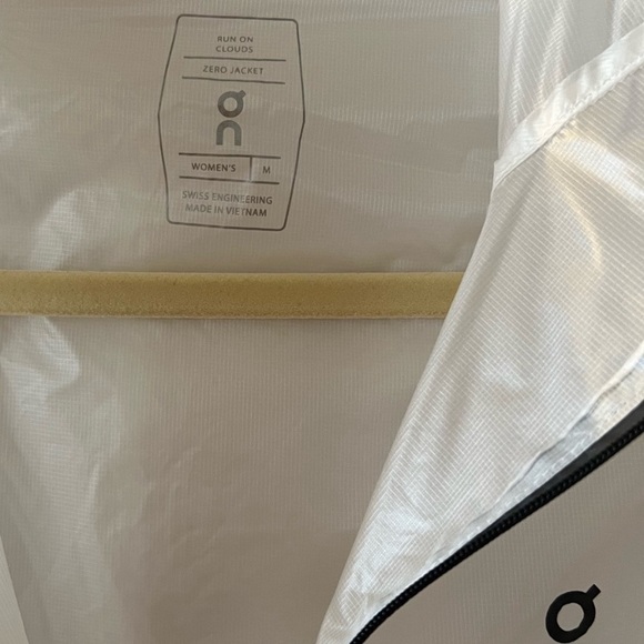 On Running Zero Jacket - windproof water resistant running/hiking jacket Small - Picture 6 of 10